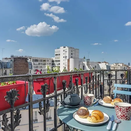 Parisian In Montmarte By Guestready *