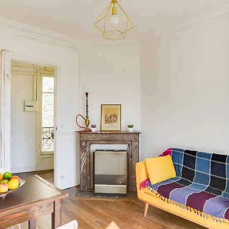 Parisian In Montmarte By Guestready *